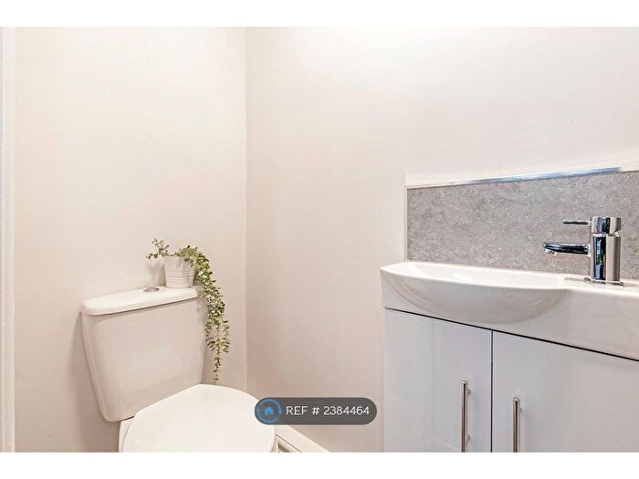 Studio To Rent In Agden Road, Sheffield, S7