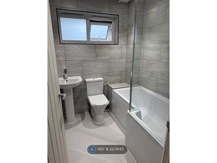 3 Bedroom Semi-Detached House To Rent In Middlefields, Croydon, CR0