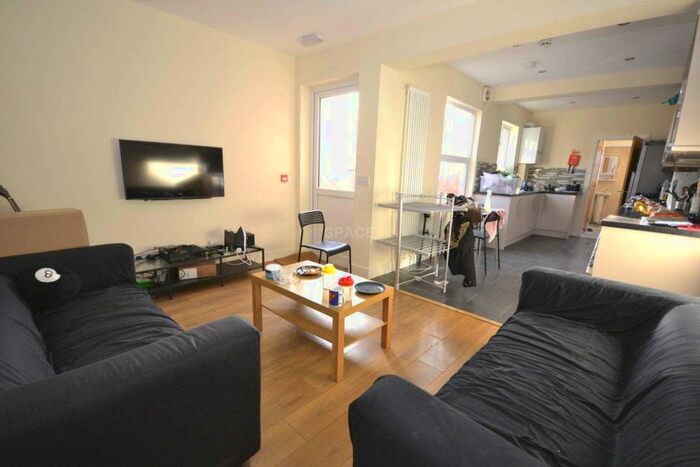 6 Bedroom Terraced House To Rent In Norris Road, University, Reading, Berkshire, RG6