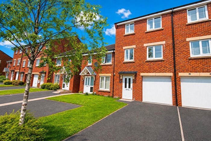 4 Bedroom Town House To Rent In Kirkland Close, Blackburn, BB1