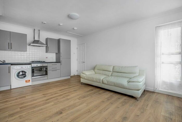 2 Bedroom Flat To Rent In Barclay Close, Cassidy Road, London, SW6
