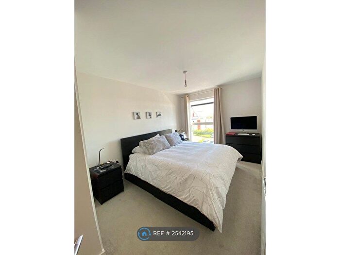 2 Bedroom Flat To Rent In The Square, Bristol, BS16