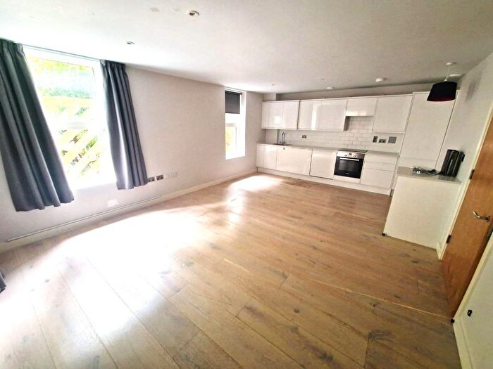 2 Bedroom Flat To Rent In St Cuthberts House, Havannah Street, Canary Wharf, London, E14