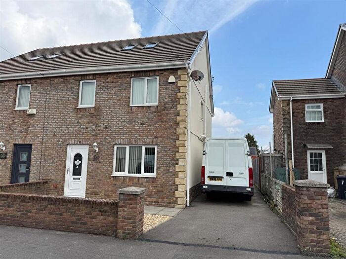 4 Bedroom Semi-Detached House For Sale In Park Howard Road, Cwmgors, Ammanford, SA18