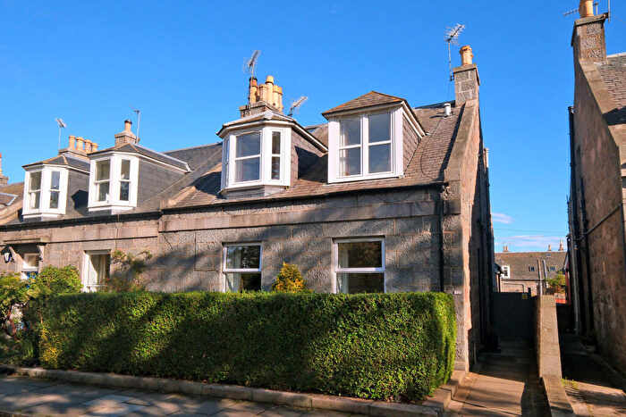 2 Bedroom Flat For Sale In A Loanhead Terrace, Rosemount, Aberdeen, AB25