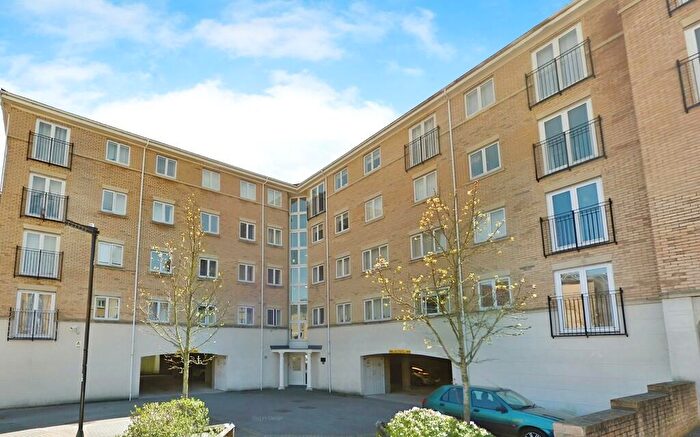 2 Bedroom Apartment To Rent In The Dell, Southampton, SO15