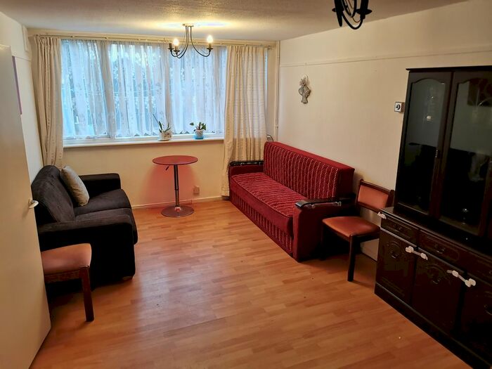 5 Bedroom Terraced House To Rent In Tiptree Crescent, Clayhall, Ilford IG5