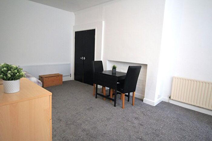 1 Bedroom Studio To Rent In Flat, Kelso Road, LS2