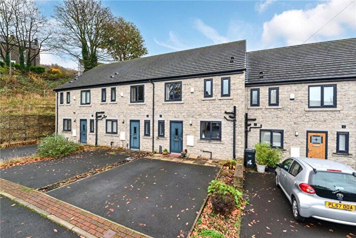 3 Bedroom Terraced House For Sale In Stanley Court, Bingley, BD16