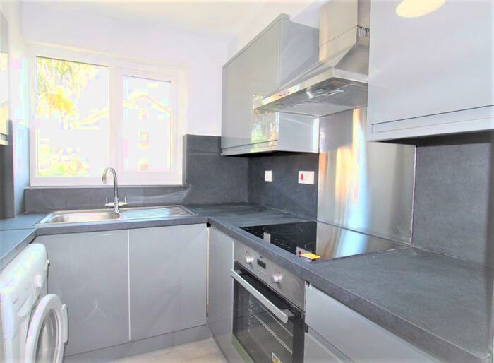 1 Bedroom Flat To Rent In Plowman Close, London, N18