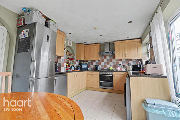 3 Bedroom Terraced House For Sale In Tydeman Street, Swindon, SN2