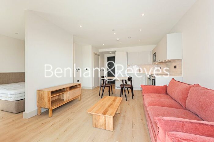1 Bedroom Flat To Rent In East Drive, Duxford Tower, NW9