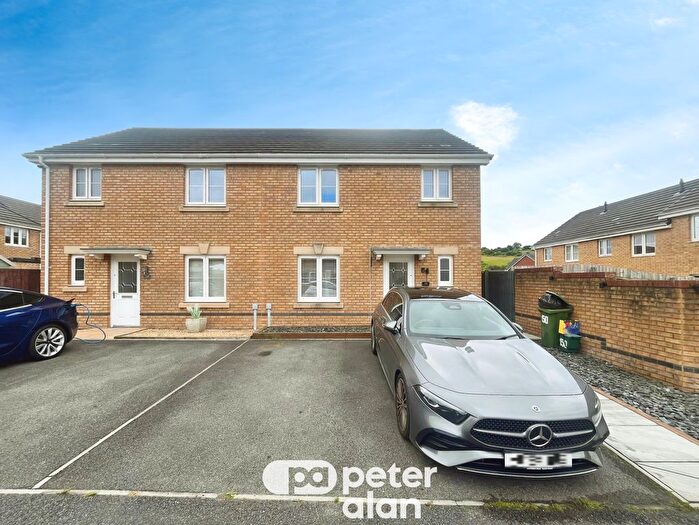 3 Bedroom Property To Rent In Worcester Court, Tonyrefail, Porth, CF39