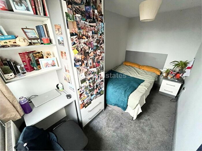 6 Bedroom Terraced House To Rent In Brighton Road, Reading, RG6