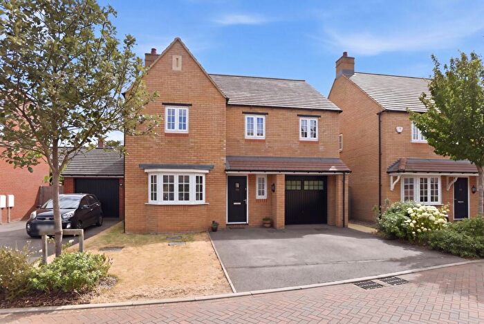 4 Bedroom Detached House For Sale In Parsons Piece, Banbury, OX16