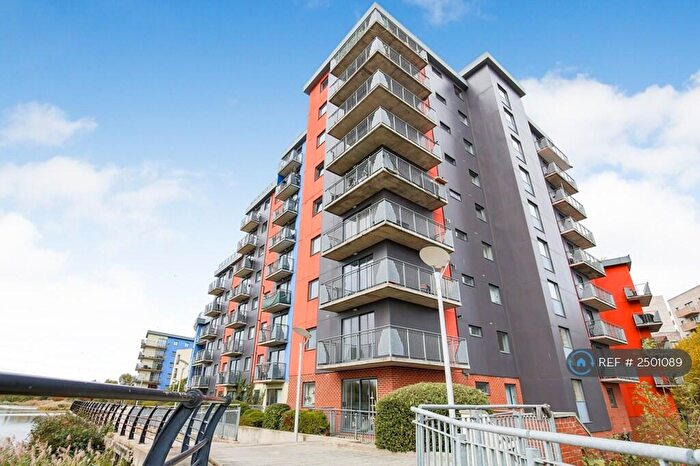 2 Bedroom Flat To Rent In Brook Court, Barking, IG11