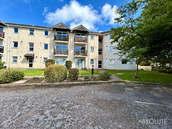 2 Bedroom Flat To Rent In Quinta Close, Torquay, TQ1