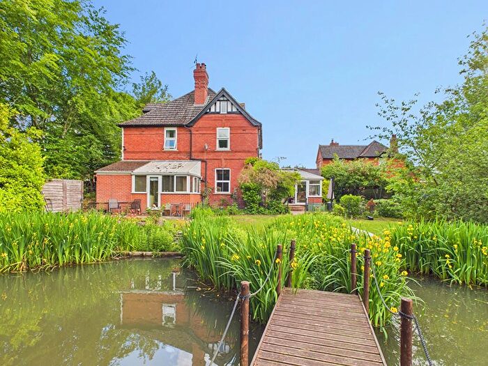 5 Bedroom Detached House For Sale In Tor-o-moor Road, Woodhall Spa, LN10