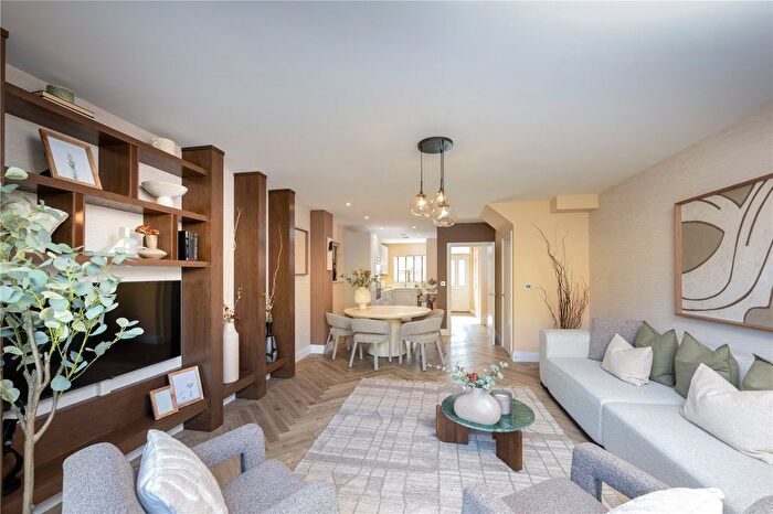 3 Bedroom Semi Detached House For Sale In Bracknell, Berkshire, RG12