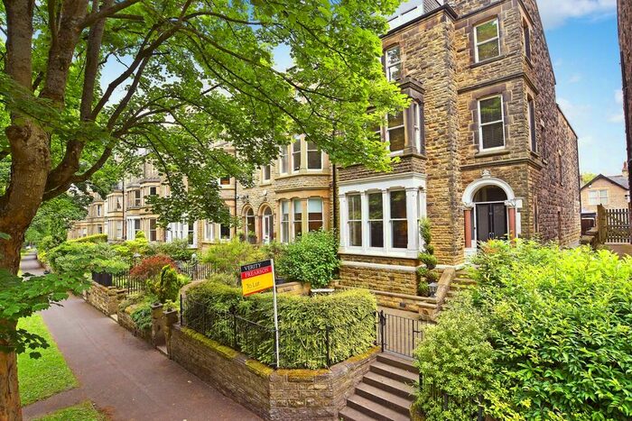 4 Bedroom Terraced House To Rent In Valley Drive, Harrogate, HG2
