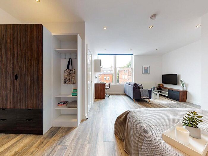 Apartment To Rent In Flat, Hyde Terrace #, LS2