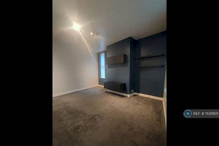 2 Bedroom Terraced House To Rent In Moorside, Cleckheaton, BD19