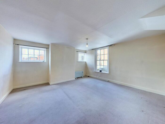 Studio To Rent In High Street, Tewkesbury, Glos, GL20