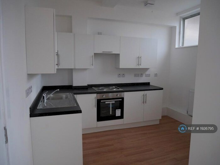 Studio To Rent In Temple House, Swindon, SN1