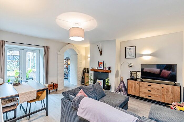 2 Bedroom Flat For Sale In Hotwell Road, Bristol, BS8