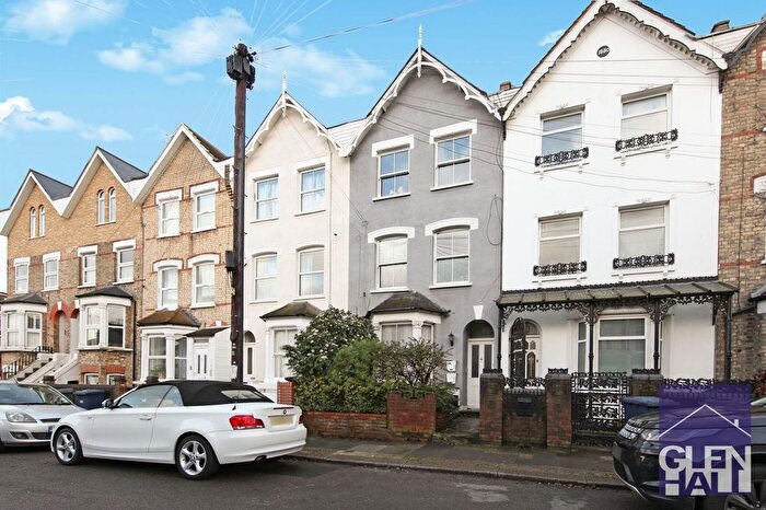 1 Bedroom Flat For Sale In Road, London, N11