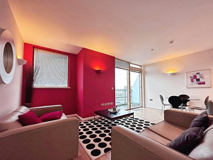 2 Bedroom Flat To Rent In West Point, Wellington Street, Leeds, West Yorkshire, LS1