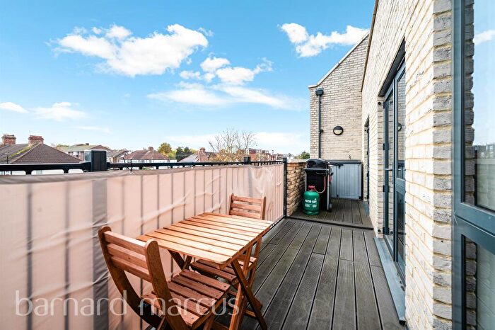 2 Bedroom Flat For Sale In Enmore Road, London, SE25