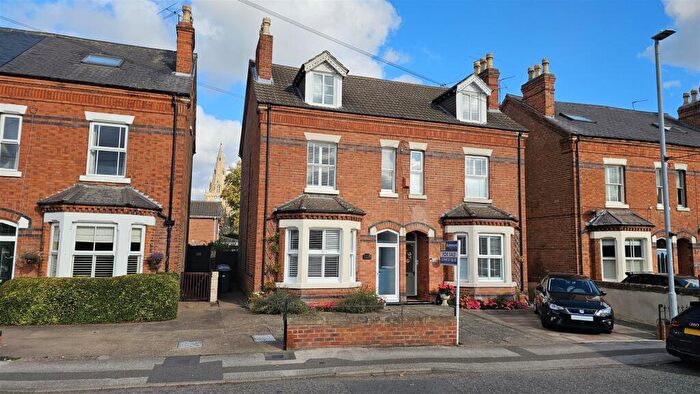 3 Bedroom Semi-Detached House For Sale In Long Acre, Bingham, NG13