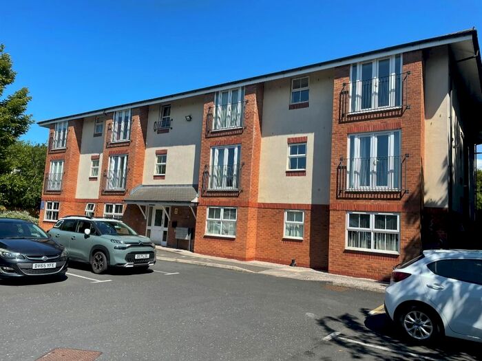 2 Bedroom Flat To Rent In Hillcrest Court, Wallasey, Wirral, CH44
