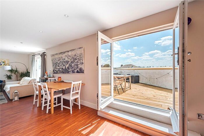 2 Bedroom Apartment For Sale In Battersea High Street, London, SW11