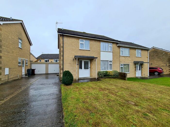 3 Bedroom Semi-Detached House To Rent In Meadow Road, Stonehouse, GL10