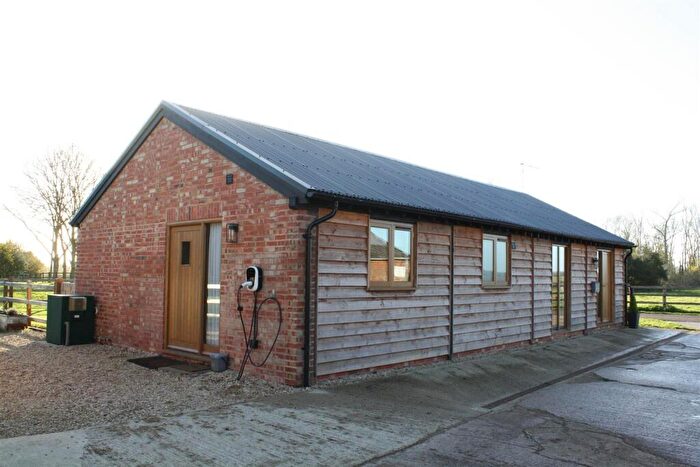 2 Bedroom Detached Bungalow To Rent In Kingsey, HP17