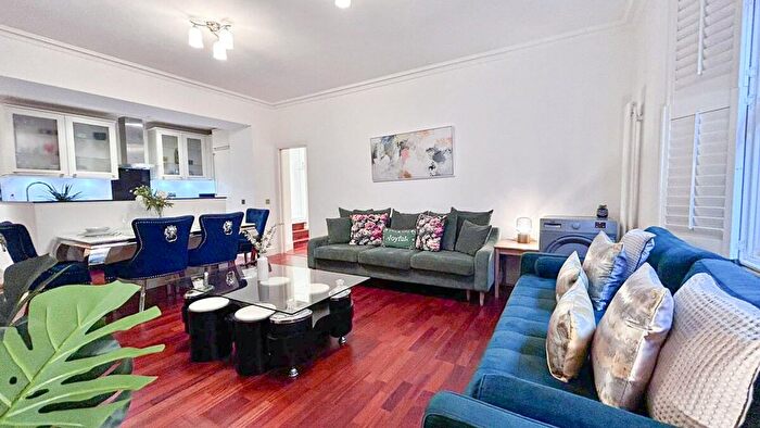 3 Bedroom Flat To Rent In Marylebone, W1U