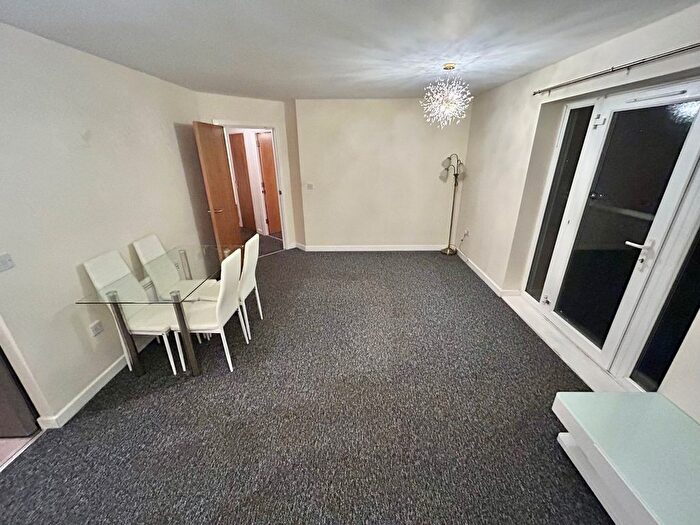 2 Bedroom Flat To Rent In Chamberlain Close, Ilford, IG1