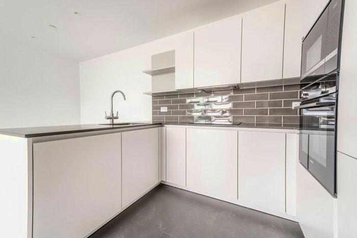 1 Bedroom Flat To Rent In London Square Bermondsey, Bermondsey, London, SE1