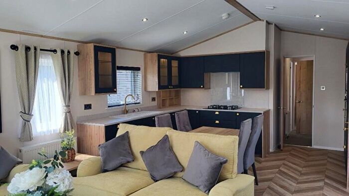2 Bedroom Lodge For Sale In Butterwick Road, Scunthorpe, DN17