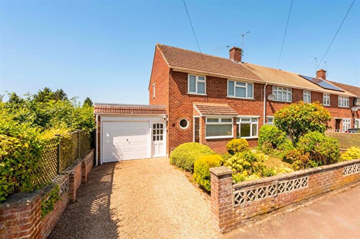 3 Bedroom End Of Terrace House For Sale In Fawley Road, Reading, RG30