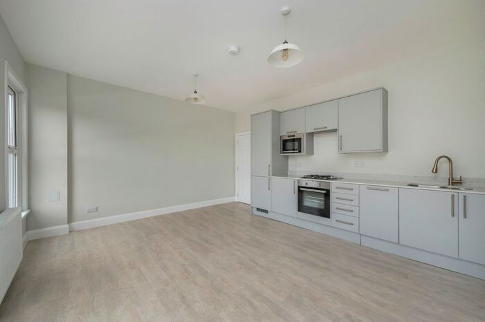 2 Bedroom Flat To Rent In Brockley Rise, London, SE23