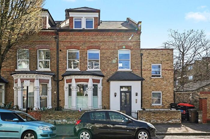 3 Bedroom Flat For Sale In Adolphus Road, London, N4