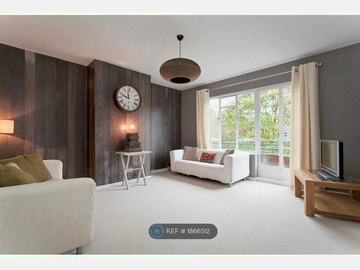 3 Bedroom Flat To Rent In London, London, SW11