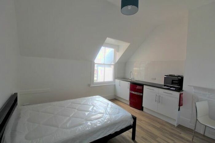 1 Bedroom Studio To Rent In Hove Park Villas, Hove, BN3
