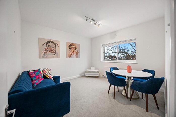 2 Bedroom Flat To Rent In Parliament Hill, South End Green, NW3