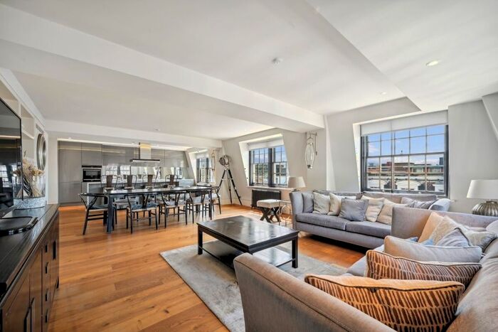 3 Bedroom Flat To Rent In Wardour Street, Soho, W1F