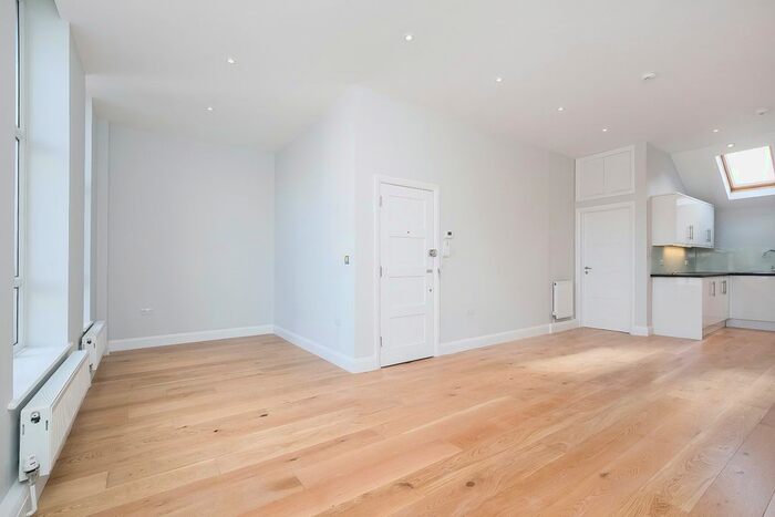 2 Bedroom Flat To Rent In High Road, Ilford, IG1