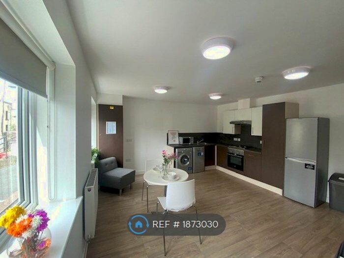 2 Bedroom Flat To Rent In Neuadd Y Castell, Bangor, LL57